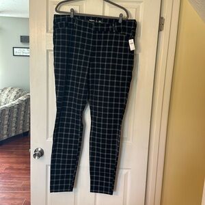 Old Navy pixie pants. Size 18 Tall